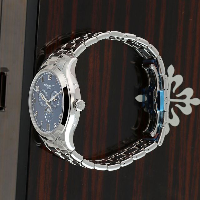 Patek Philippe Complications 4947/1A-001 Image 3